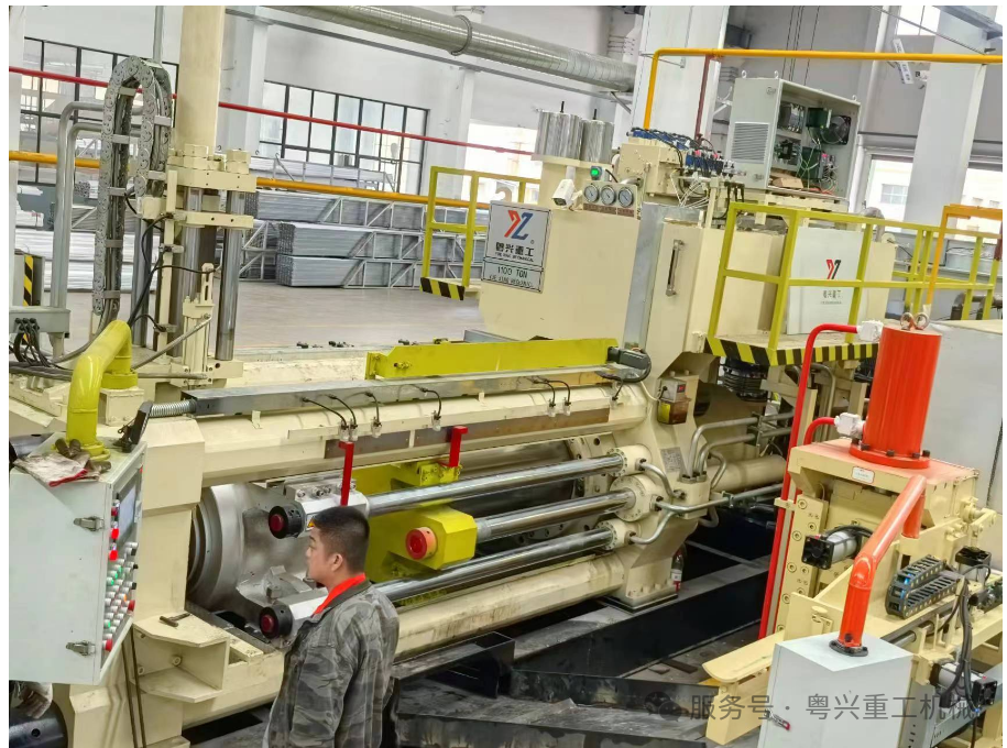 2、1100T長行程擠壓機.png